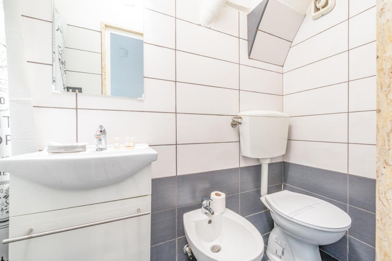 Stazione Centrale & Universita Lovely Apartment Bari Bagian luar foto